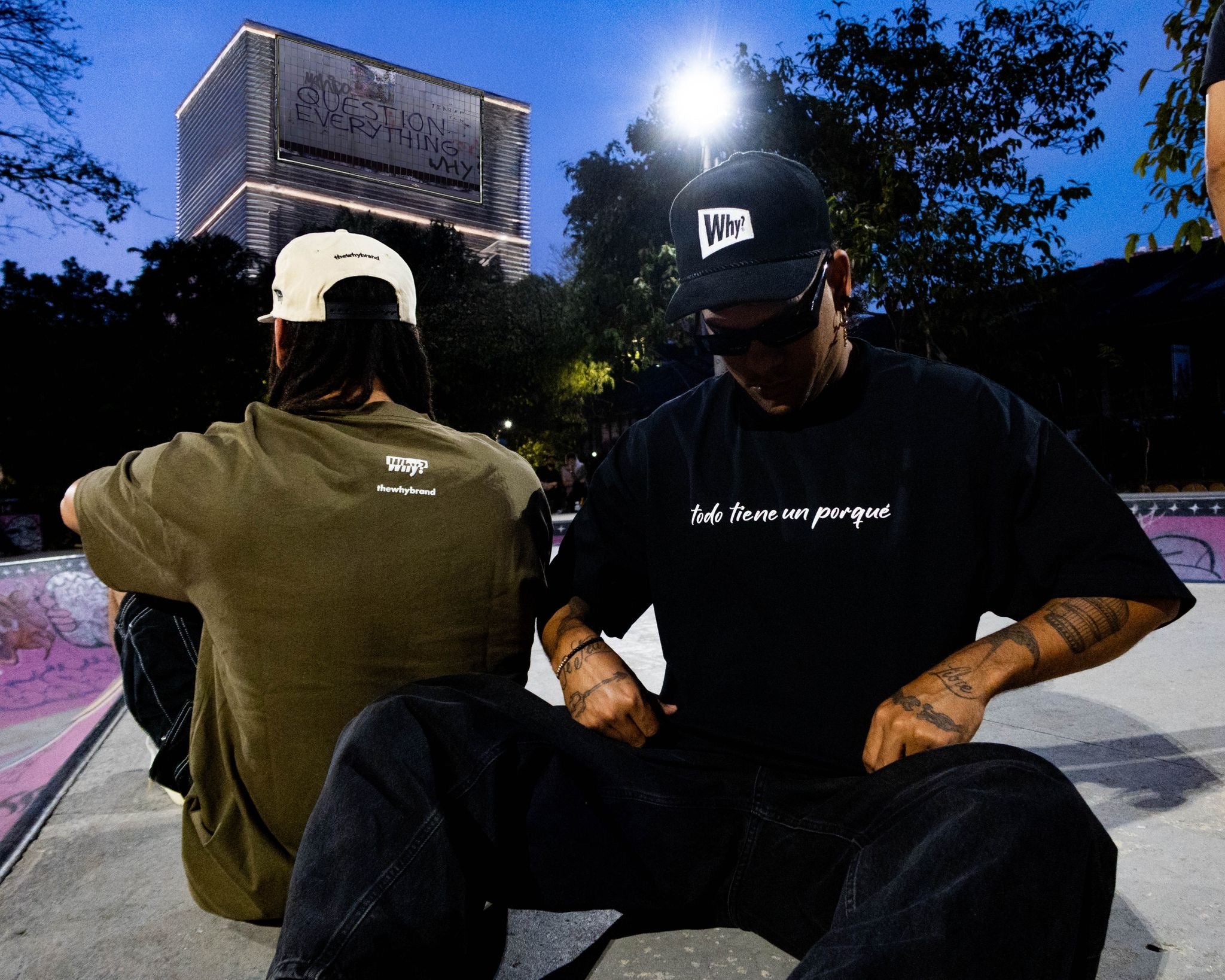 The Why Brand “todo tiene un porqué" Oversized Tee